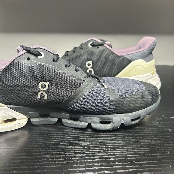 On Cloudflyer Mens Size 10.5 Black Running Shoes Sneakers - Picture 12 of 16